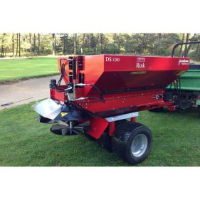 Nisipator topdressing cu disc Redexim model Rink DS1200