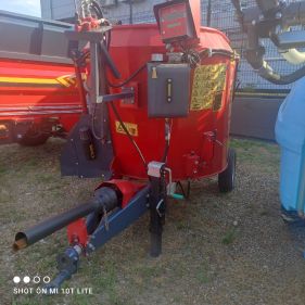 Remorca tehnologica, verticala Fimaks, 2.5 m3 cu mixer vertical, cupa incarcare, sistem hidraulic propriu, sistem de cantarire, produs nou, matricola 2021, stoc Ploiesti