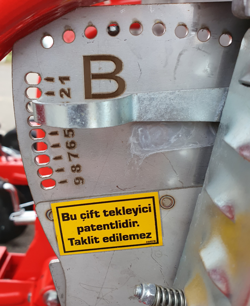 Imagine pentru Semanatoare pneumatica pentru porumb si plante prasitoare semitelescopica Bufer 6 randuri, buncar fertilizare jumbo de inox 1000 litri,  dublu disc la semanare si  fertilizare 