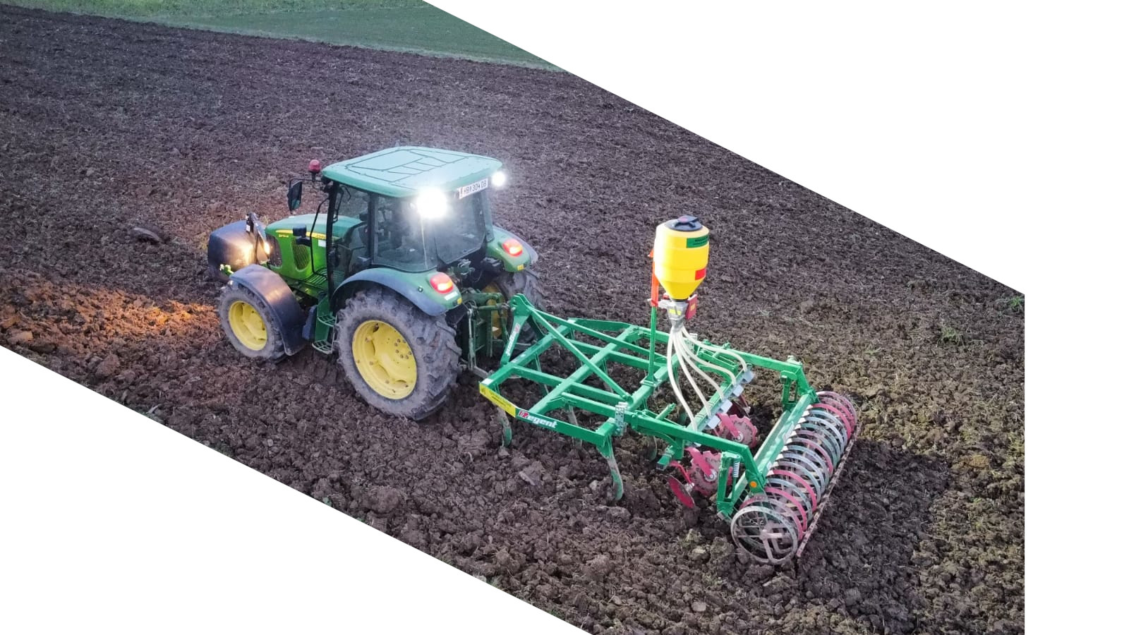Imagine pentru Sistem de distribuire ingrasaminte Technik Plus Turbo Jet 8 hidraulic cu Seeder+ (tip APV)