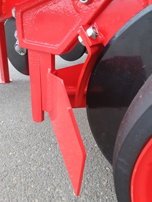 Imagine pentru Semanatoare pneumatica pentru porumb si plante prasitoare semitelescopica Bufer 6 randuri, buncar fertilizare jumbo de inox 1000 litri,  dublu disc la semanare si  fertilizare 