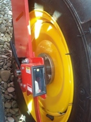 Imagine pentru Semanatoare pneumatica pentru porumb si plante prasitoare semitelescopica Bufer 6 randuri, buncar fertilizare jumbo de inox 1000 litri,  dublu disc la semanare si  fertilizare 