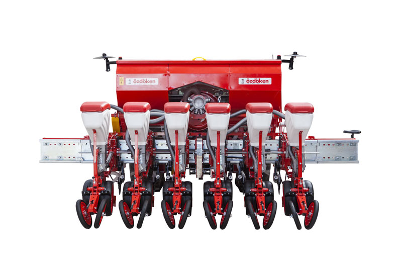 Se poate opta pentru o configuratie a semanatorii cu buncare de fertilizare de 1200 de litrii. Se poate opta pentru o configuratie a semanatorii cu buncare de fertilizare de 1200 de litrii.