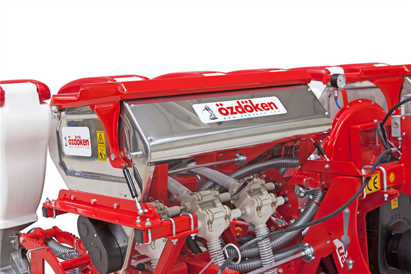 Vasele de inox pentru fertilizare au un mare avantaj datorita protectiei sporite impotriva coroziunii chimice a fertilizatorilor, marind durata de viata a semanatorii. Vasele de inox pentru fertilizare au un mare avantaj datorita protectiei sporite impotriva coroziunii chimice a fertilizatorilor, marind durata de viata a semanatorii.