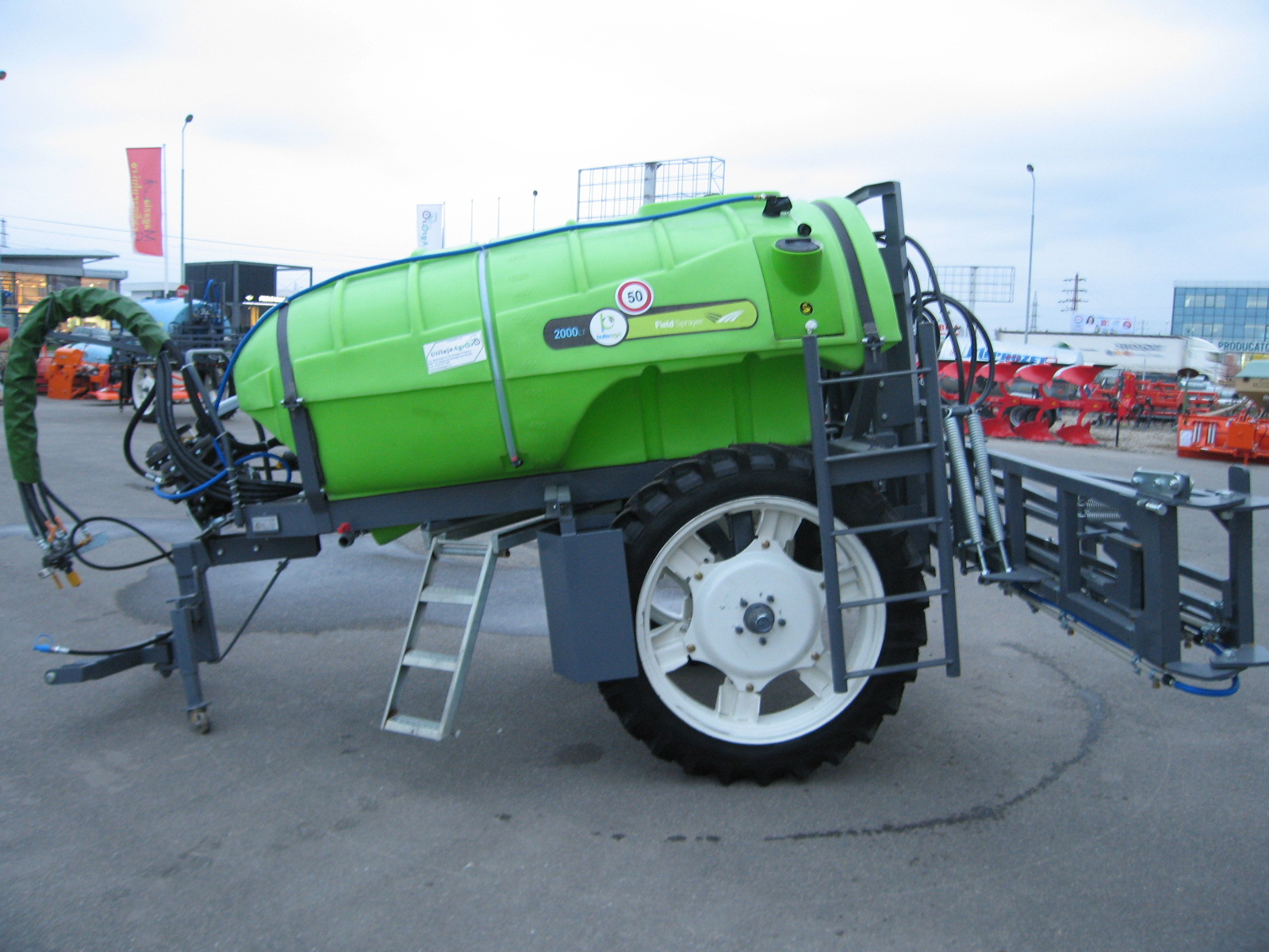 Instalatie de erbicidat tractata