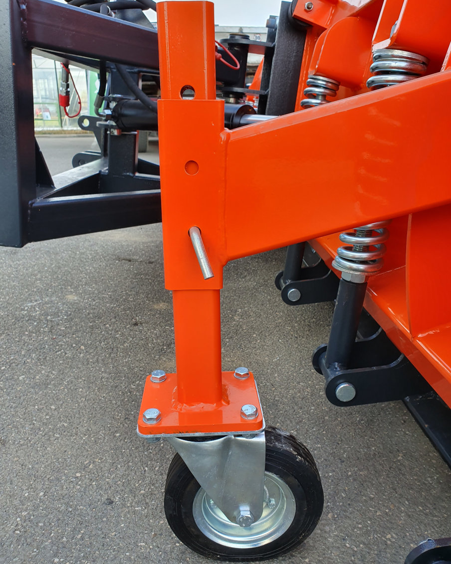 Imagine pentru Lama de zapada JCB 2.6 m, inaltime 1,03 m, greutate 530 kg