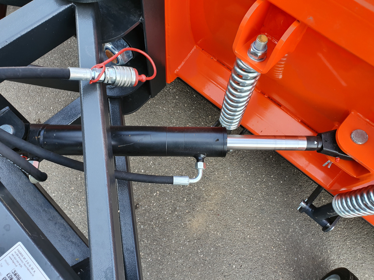 Imagine pentru Lama de zapada JCB 2.6 m, inaltime 1,03 m, greutate 530 kg